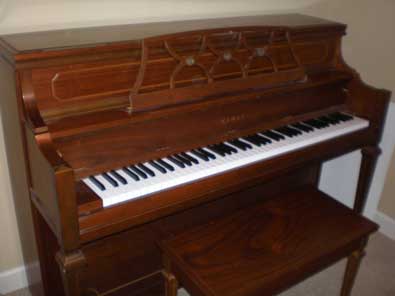 Kawai Console Piano Made in 1976. For Sale in Germantown, TN.